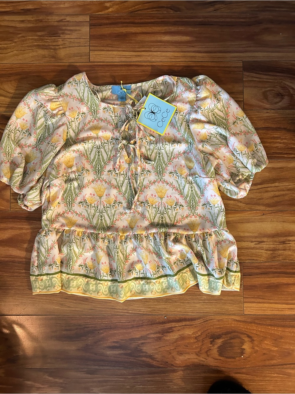 CeCe Yellow & Green Floral Tie-Front blouse. Medium - Picture 5 of 7